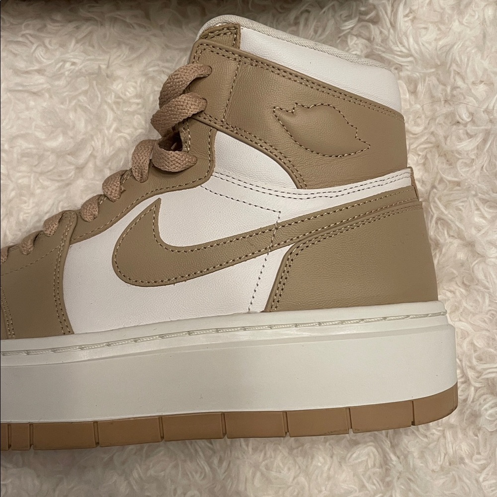 Women’s Platform Nike Air Jordan 1 Elevate High - Picture 2 of 5